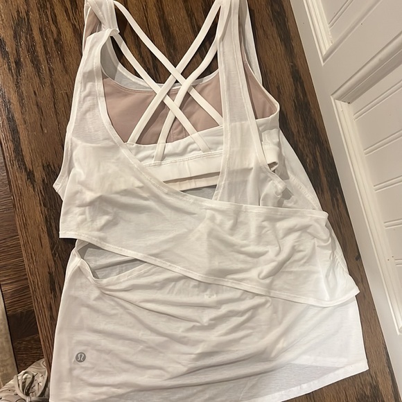 Lululemon White take top built in cross cross bra. Sz 2 - Picture 3 of 6